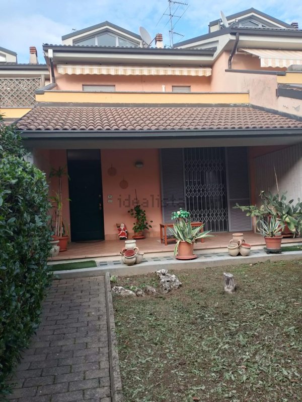 casa indipendente in vendita ad Alessandria in zona Orti