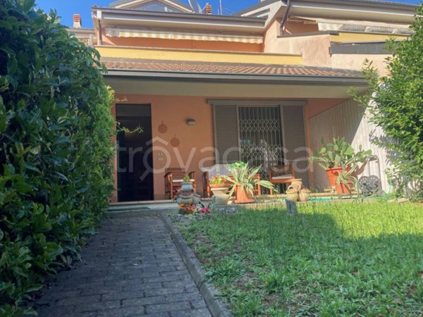 casa indipendente in vendita ad Alessandria in zona Orti