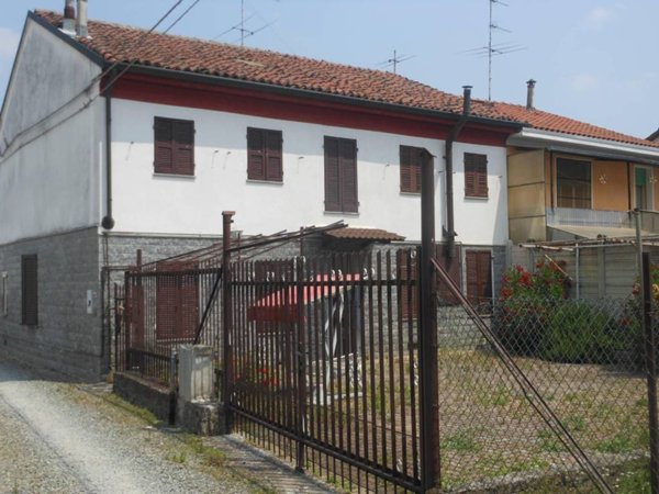 casa indipendente in vendita ad Alessandria in zona Il Cristo