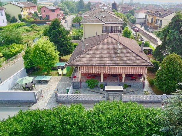 casa indipendente in vendita ad Alessandria in zona Casalbagliano