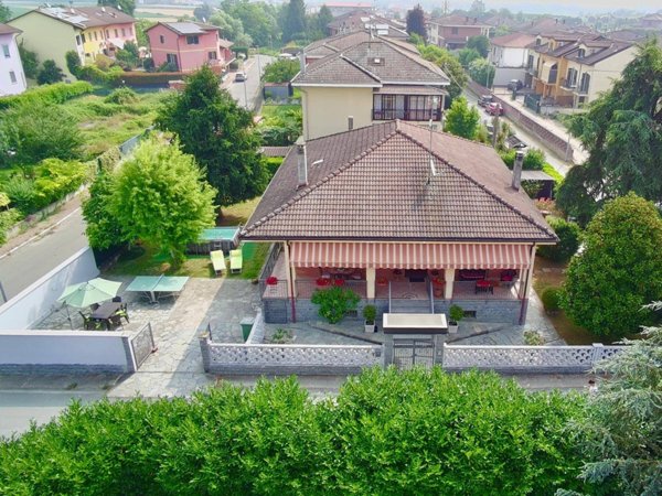 casa indipendente in vendita ad Alessandria in zona Casalbagliano