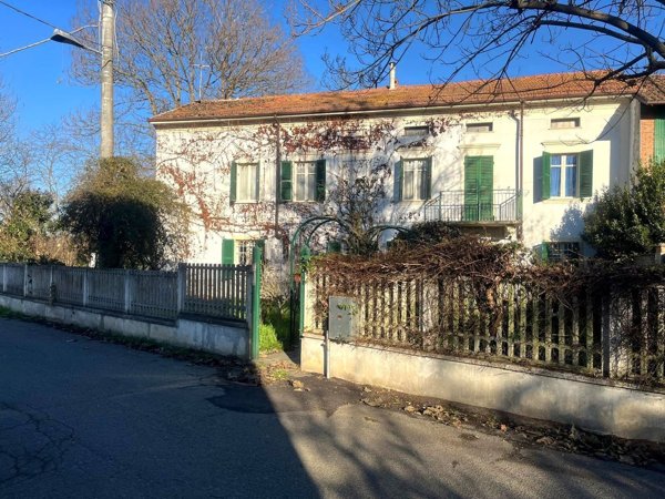 casa indipendente in vendita ad Alessandria in zona Villa del Foro