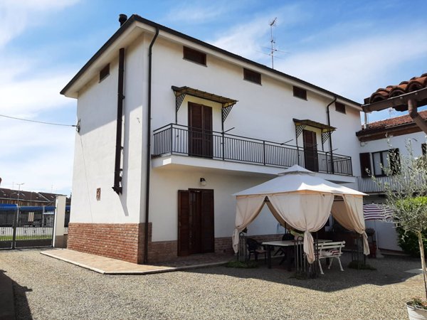 casa indipendente in vendita ad Alessandria in zona Il Cristo
