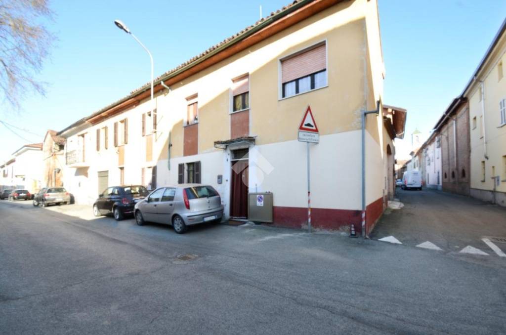 casa indipendente in vendita ad Alessandria in zona Castelceriolo