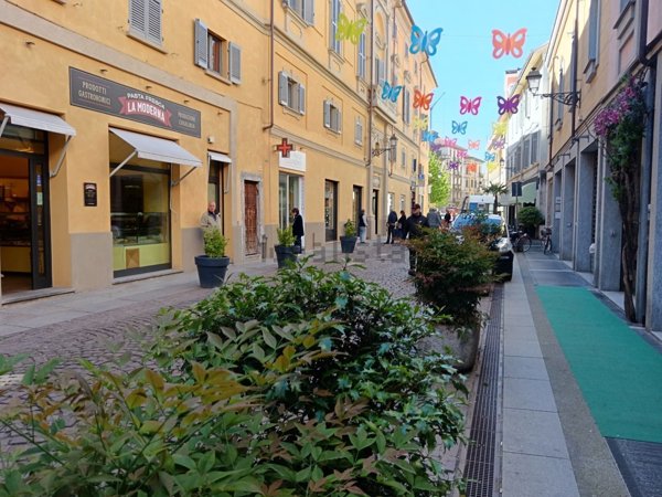 negozio in vendita ad Alessandria in zona Centro Città