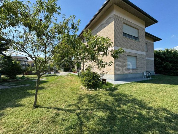casa indipendente in vendita ad Alessandria in zona Orti