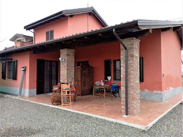 casa indipendente in vendita ad Alessandria in zona Castelceriolo