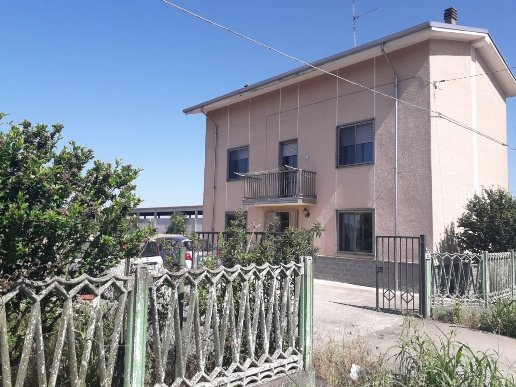 casa indipendente in vendita ad Alessandria in zona Spinetta Marengo