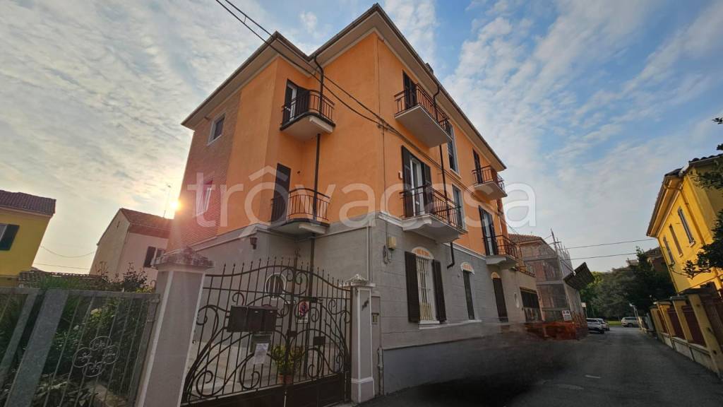 casa indipendente in vendita ad Alessandria in zona Il Cristo