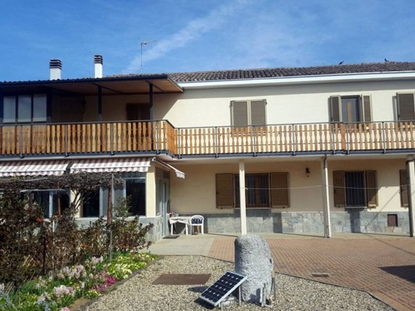casa indipendente in vendita ad Alessandria in zona Mandrogne