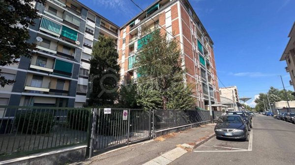 locale commerciale in vendita ad Alessandria in zona zona Pista