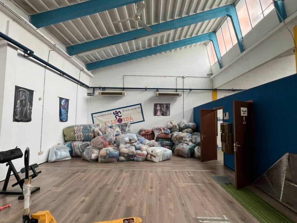 locale commerciale in vendita ad Alessandria in zona Casalbagliano