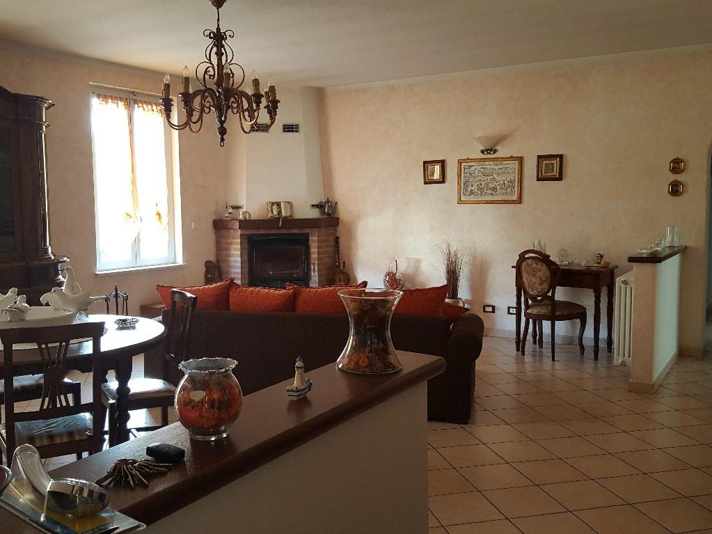 casa indipendente in vendita ad Alessandria in zona Cantalupo