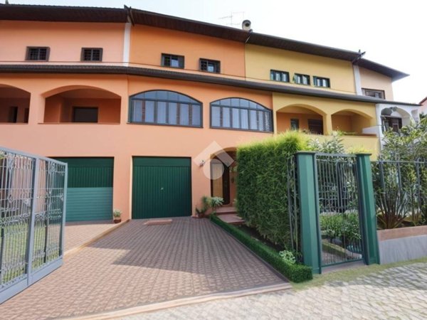 casa indipendente in vendita ad Alessandria in zona Casalbagliano