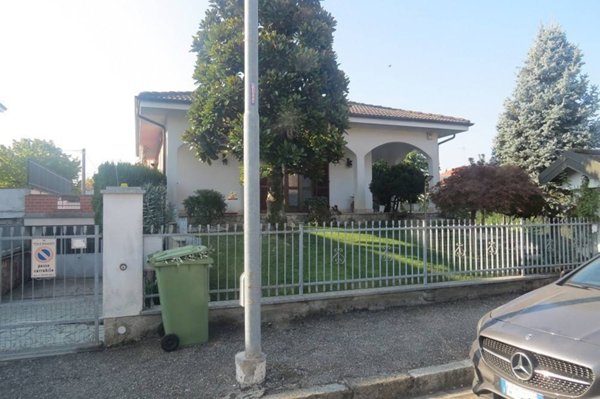 casa indipendente in vendita ad Alessandria in zona Castelceriolo