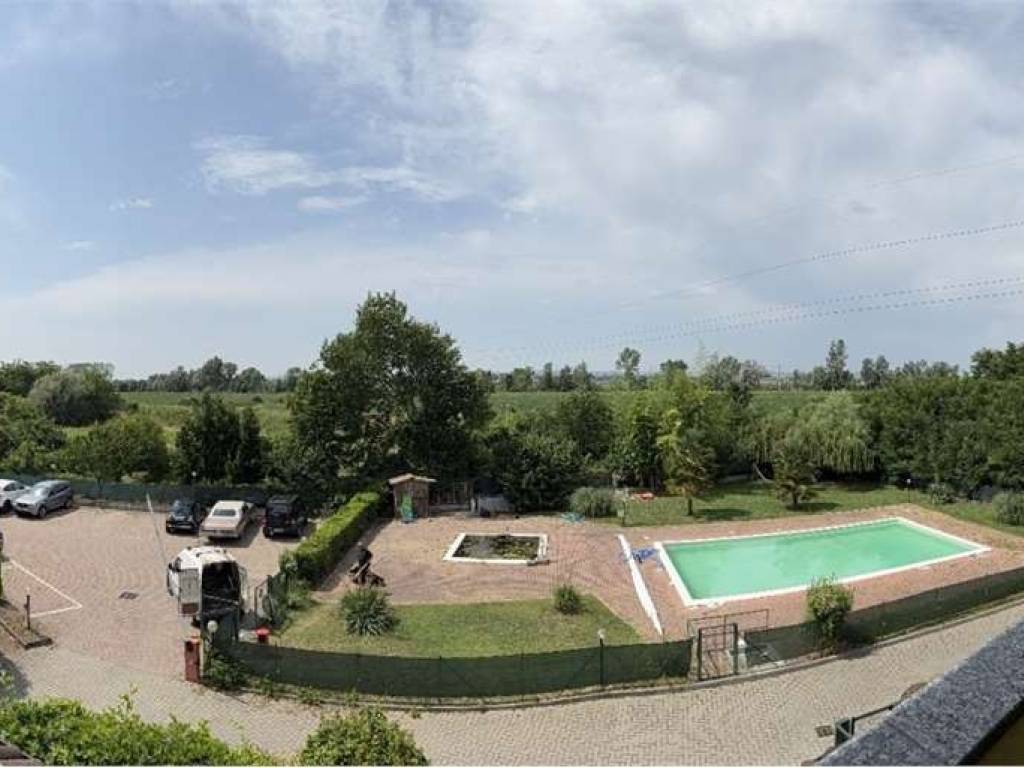 casa indipendente in vendita ad Alessandria in zona Casalbagliano