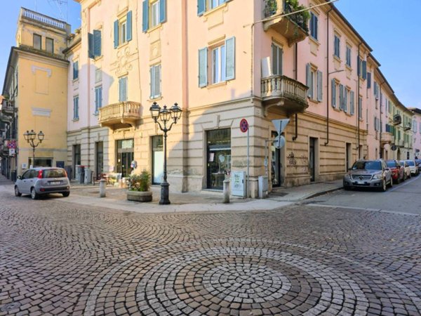 negozio in vendita ad Alessandria in zona Centro Città