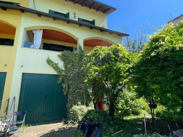 casa indipendente in vendita ad Alessandria in zona Casalbagliano