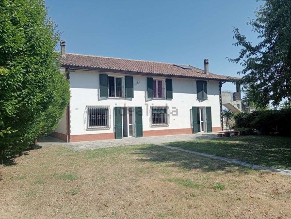 casa indipendente in vendita ad Alessandria in zona Mandrogne