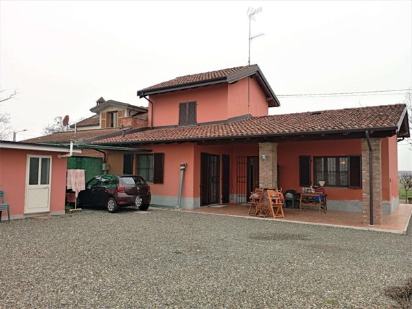 casa indipendente in vendita ad Alessandria in zona Castelceriolo