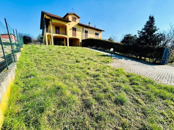 casa indipendente in vendita ad Alessandria in zona Valle San Bartolomeo