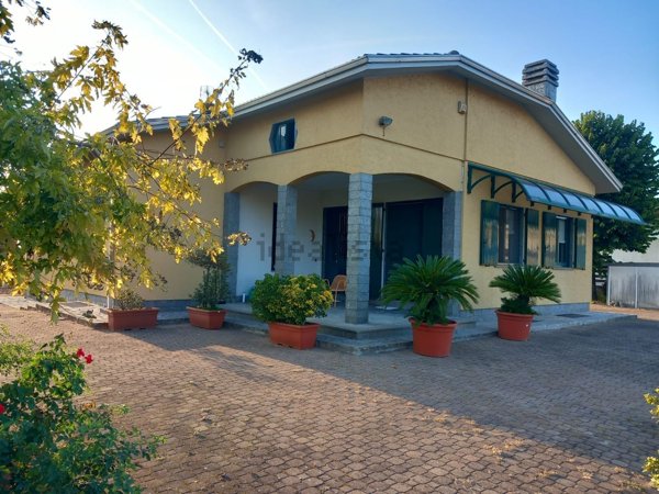 villa in vendita ad Alessandria in zona San Giuliano Vecchio