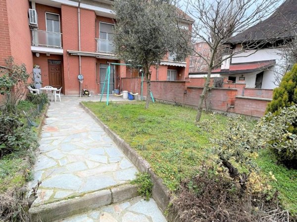 casa indipendente in vendita ad Alessandria in zona zona Pista