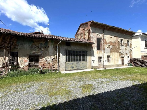 casa indipendente in vendita ad Alessandria in zona Lobbi
