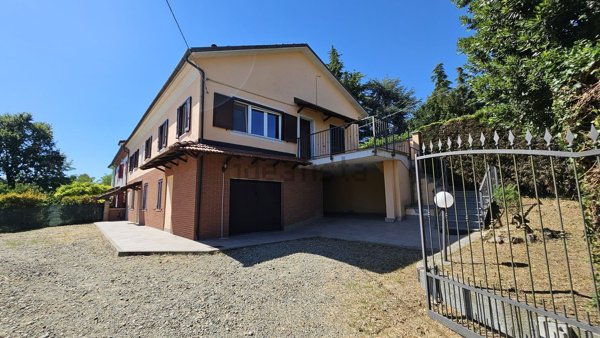 casa indipendente in vendita ad Alessandria in zona Valle San Bartolomeo