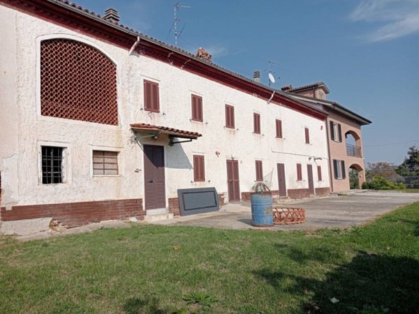 casa indipendente in vendita ad Alessandria in zona Valle San Bartolomeo