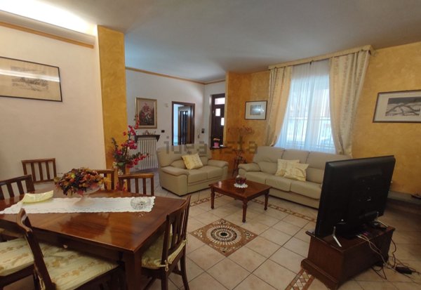 casa indipendente in vendita ad Alessandria in zona Casalbagliano