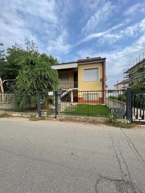 casa indipendente in vendita ad Alessandria in zona Spinetta Marengo