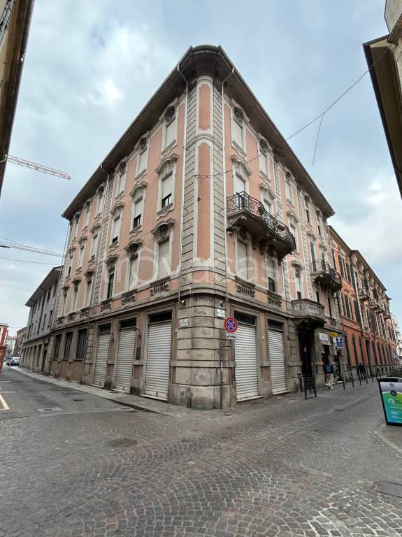 negozio in vendita ad Alessandria in zona Piazza Garibaldi