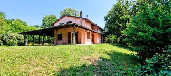casa indipendente in vendita ad Alessandria in zona Valle San Bartolomeo