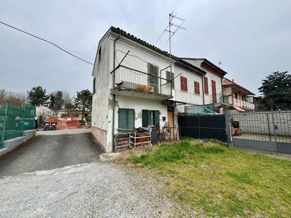 casa indipendente in vendita ad Alessandria in zona Orti