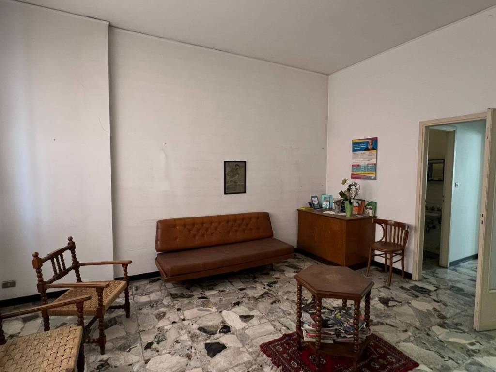 ufficio in vendita ad Alessandria in zona Centro Città