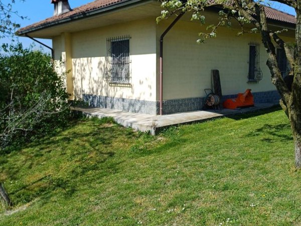 casa indipendente in vendita ad Alessandria in zona Valle San Bartolomeo