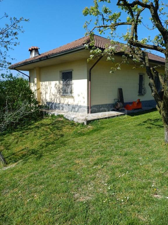 casa indipendente in vendita ad Alessandria in zona Valle San Bartolomeo