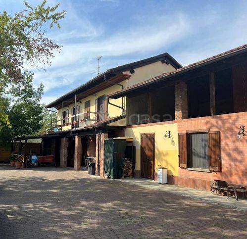 casa indipendente in vendita ad Alessandria in zona Spinetta Marengo