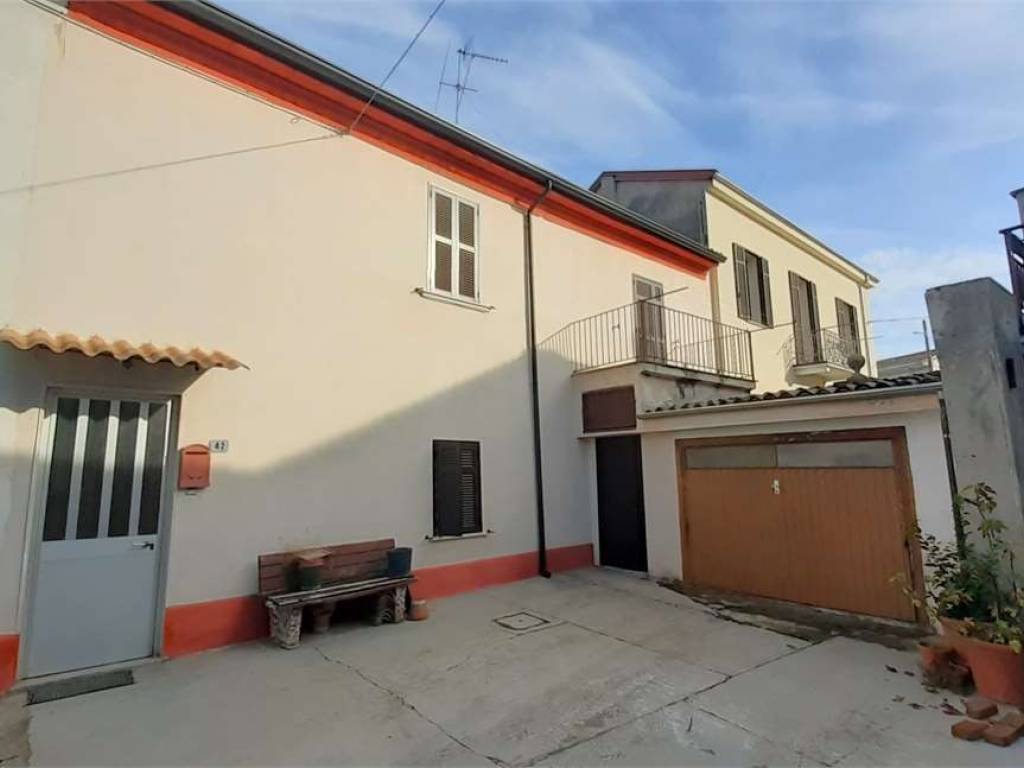 casa indipendente in vendita ad Alessandria in zona Litta Parodi