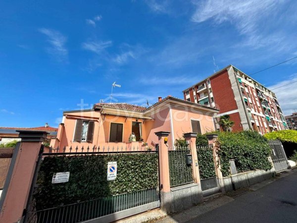 casa indipendente in vendita ad Alessandria in zona zona Pista