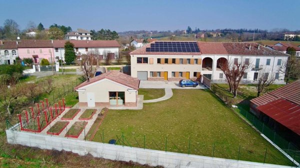 casa indipendente in vendita ad Alessandria in zona Valmadonna