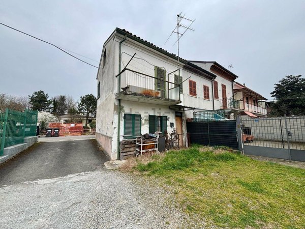 casa indipendente in vendita ad Alessandria in zona Orti
