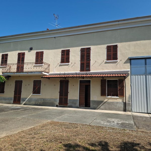 casa indipendente in vendita ad Alessandria in zona Valmadonna