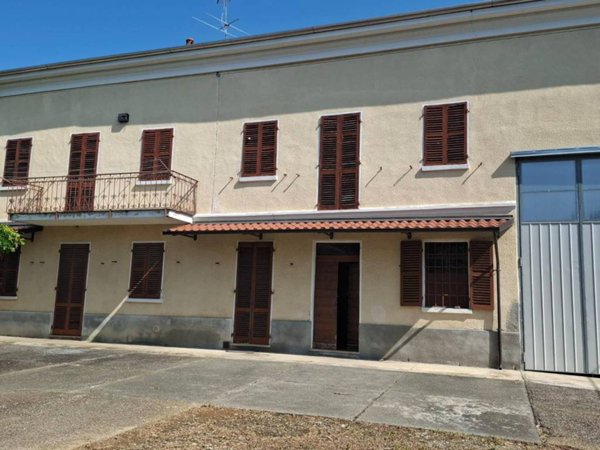 casa indipendente in vendita ad Alessandria in zona Valmadonna
