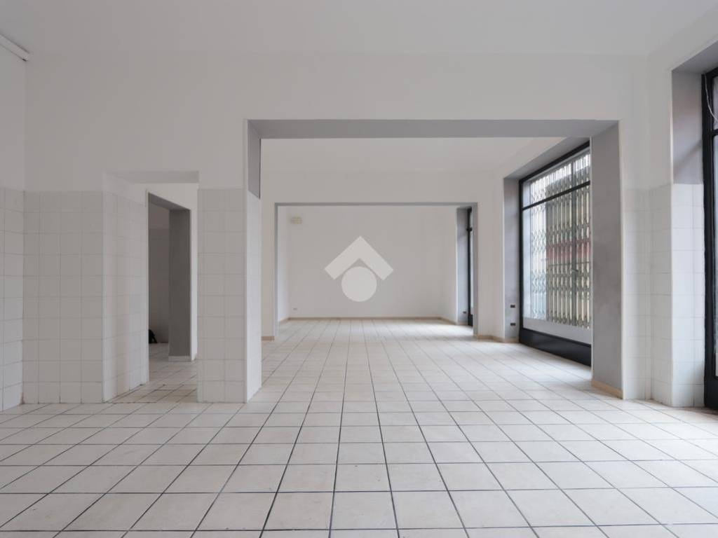 negozio in vendita ad Alessandria in zona Borgo Rovereto