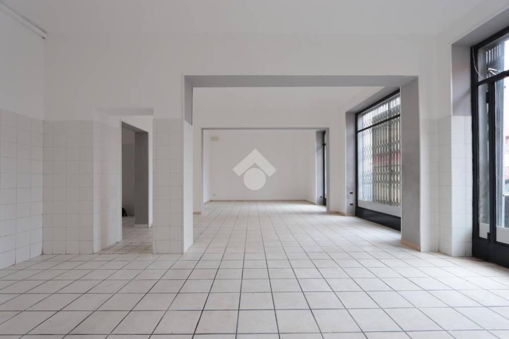 negozio in vendita ad Alessandria in zona Borgo Rovereto