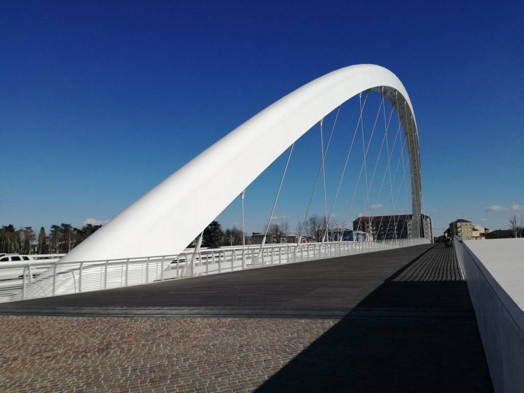 casa indipendente in vendita ad Alessandria in zona Casalbagliano