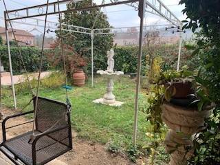 casa indipendente in vendita ad Alessandria in zona Valmadonna