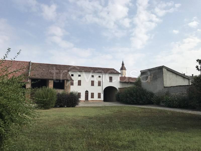 casa indipendente in vendita ad Alessandria in zona Villa del Foro
